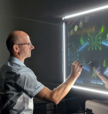 Smart Lightboart